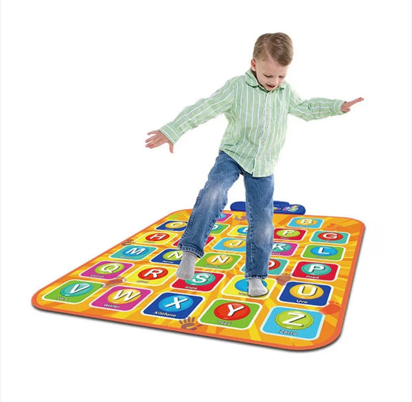 Zenélő táncszőnyeg, betűkkel